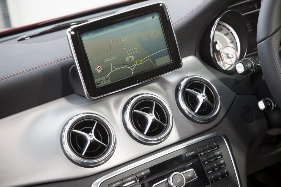  Mercedes-Benz GLA250 AMG 2014 года  (UK) (фото 48 из 52)